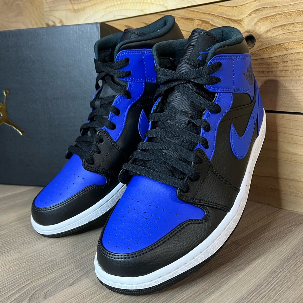 Air Jordan 1 Mid Hyper Royal new in box (DS) size 10.5 554724-077